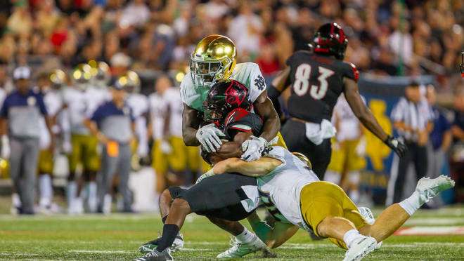 Notre Dame Fighting Irish linebackers Jeremiah Owusu-Koramoah and Drew White versus Louisville in 2019