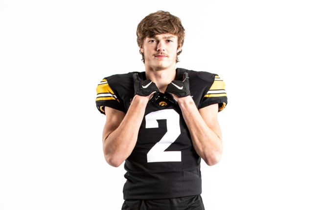 Class of 2023 defensive back Teegan Davis has committed to the Iowa Hawkeyes.