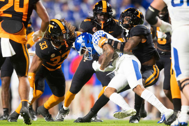 Tennessee's defense closes in on Kentucky running back Chris Rodriguez Jr. 