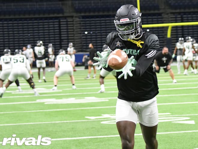 2023 three-star safety and Notre Dame signee Adon Shuler catches the ball during an All-American Bowl practice.