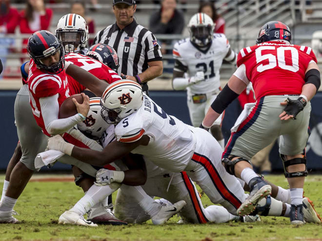 Auburn's defense held Ole Miss to 6-of-17 on third down Saturday.