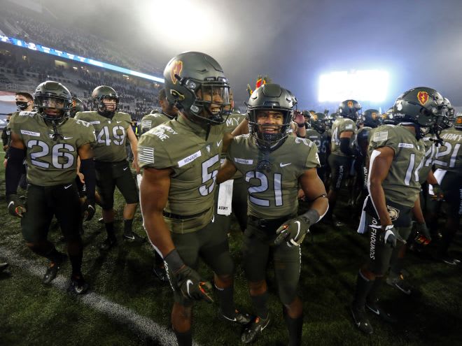 Slotbacks AJ Howard (#5) and Tyrell Robinson (#21)