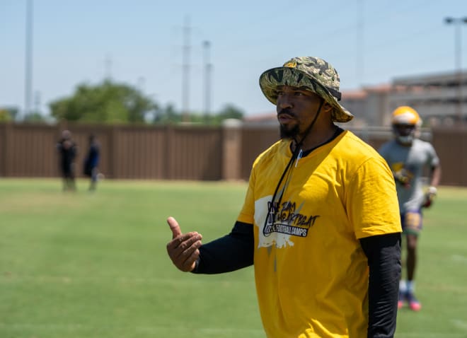 Kevin Faulk returns to LSU for a behind-the-scenes role—but the work he's  doing off the field may be just as important as what's happening on it -  [225]