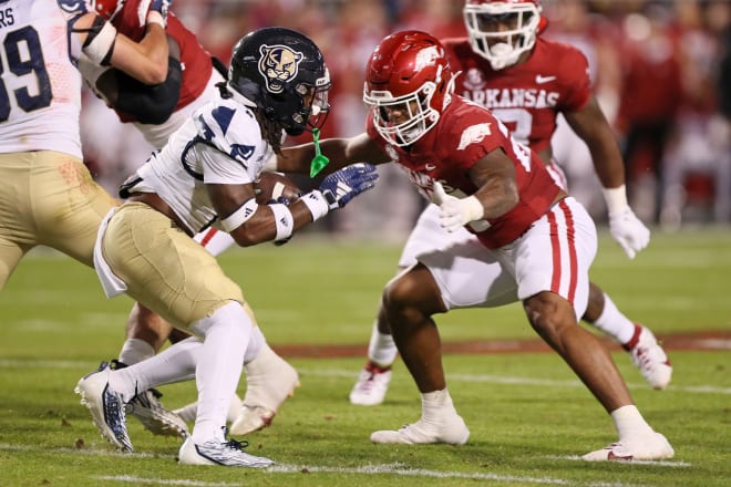 FIU Panthers running back Antonio Patterson (6) rushes as Arkansas Razorbacks linebacker Chris Paul Jr. (27) defends in the first quarter at Donald W. Reynolds Razorback Stadium. Photo |  Nelson Chenault-USA TODAY Sports
