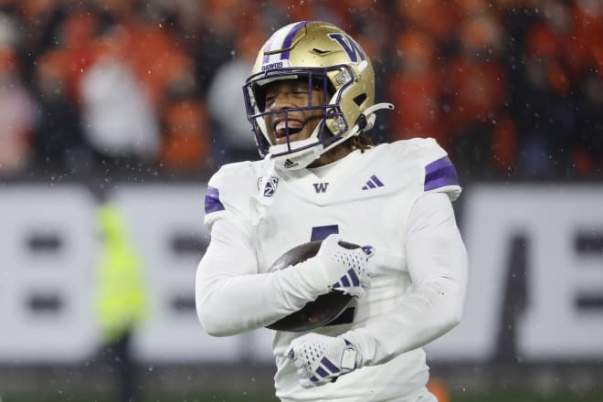 Washington Huskies corner back Jabbar Muhammad (1) celebrates after a fumble recovery during the first half against the Oregon State Beavers at Reser Stadium. Photo | Soobum Im-USA TODAY Sports