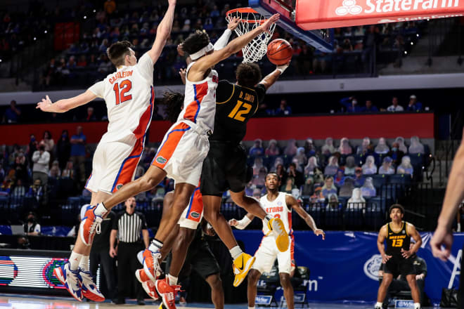 Dru Smith's reverse layup with less than a second remaining gave Missouri a much-needed 72-70 win at Florida.