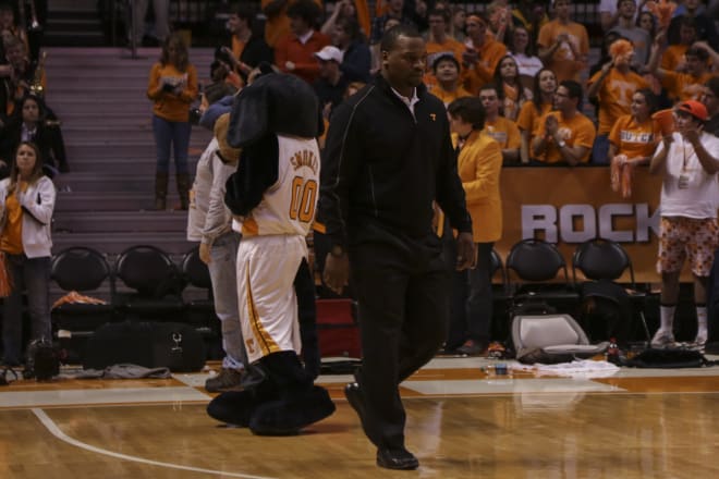 Alabama is set to hire Tennessee's Jay Graham as its as its tight ends coach and special teams coordinator. Photo | Getty Images