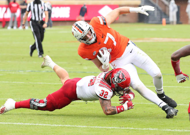 NC State Wolfpack football linebacker Drake Thomas