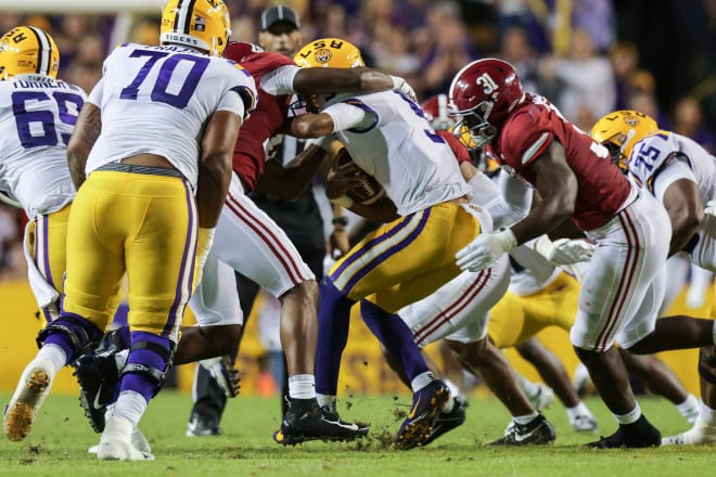 Alabama Crimson Tide linebacker Will Anderson Jr. (31) sacks LSU Tigers quarterback Jayden Daniels (5) during the first half at Tiger Stadium. Photo | Stephen Lew-USA TODAY Sports