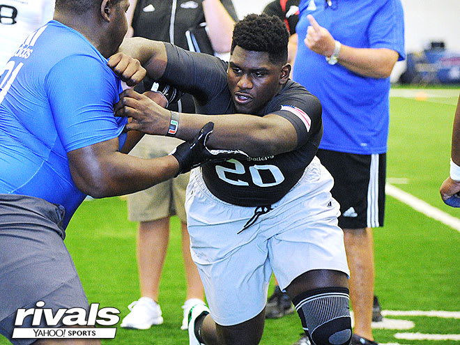 The 'Noles and Canes are battling it out for four-star DE Dennis Briggs.