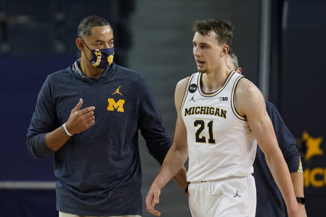 Michigan Wolverines basketball coach Juwan Howard and sophomore wing Franz Wagner