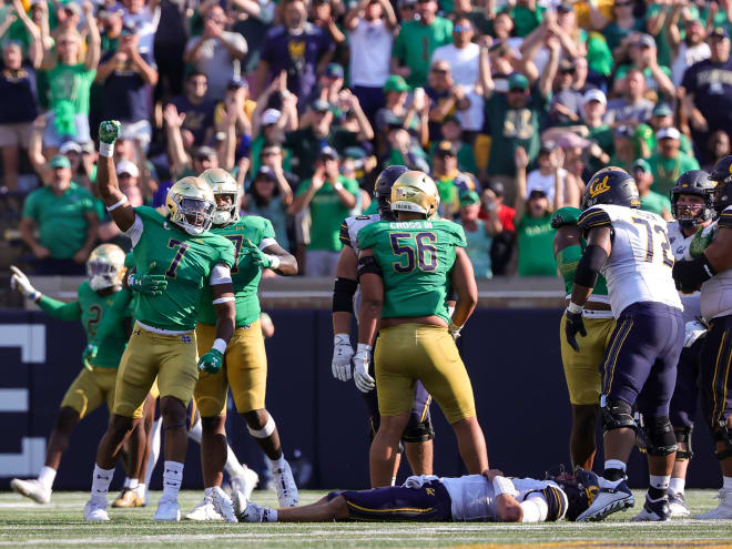 Notre Dame defensive end Isaiah Foskey (7) celebrates a sack against Cal.