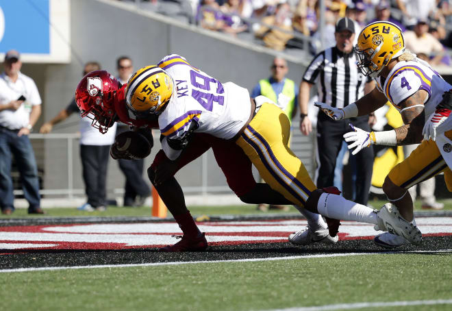 Lamar Jackson is sacked for a safety by LSU Tigers defensive end Arden Key 