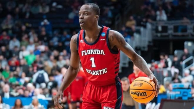 FAU transfer guard Johnell Davis has committed to Arkansas.