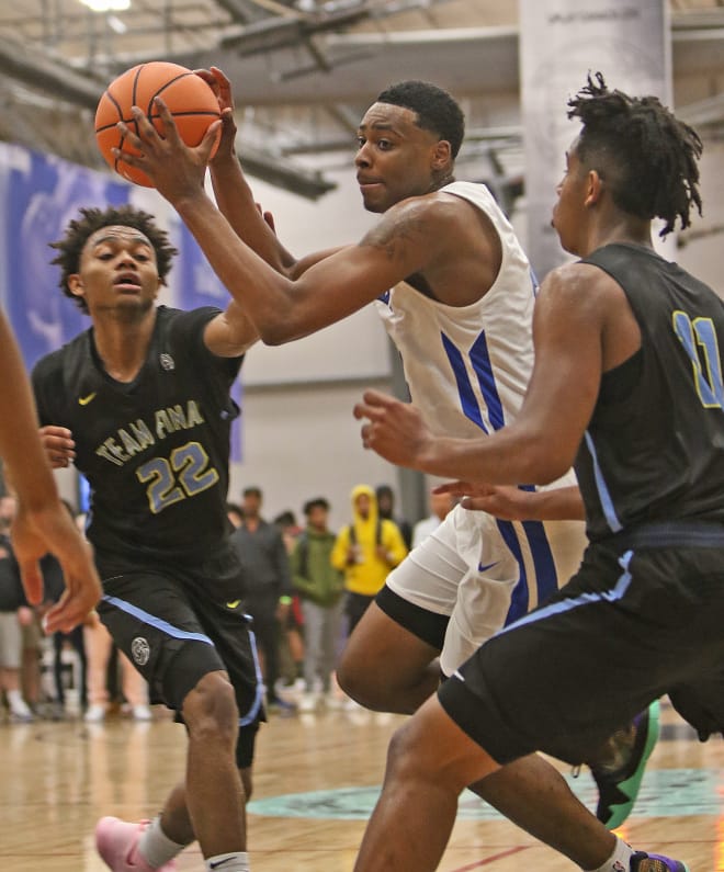 Four-star 2019 forward DJ Jeffries, a UK commitment, drives into the lane. 