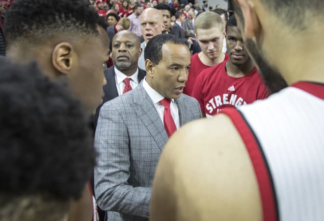 Keatts has final instructions for his team before tipoff.