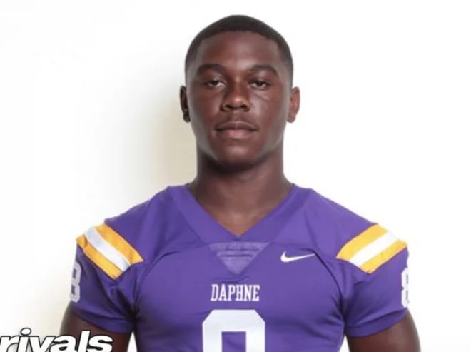 TCU picks up a 2021 commit from Trent Battle. He plays quarterback in Alabama, but could play another position with the Frogs.