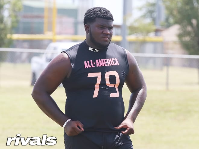 Five-star defensive tackle Bear Alexander holds a Michigan Wolverines football recruiting offer. 