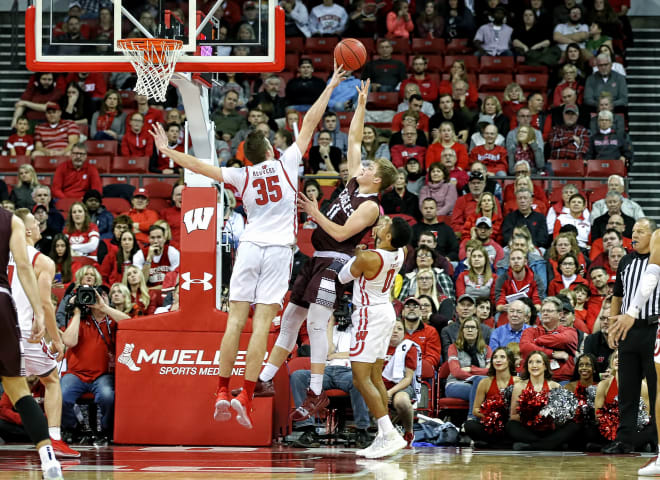 Wisconsin forward Nate Reuvers