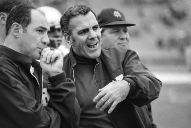 Former Notre Dame assistnat coach Tom Pagna (left) and former Notre Dame head coach Ara Parseghian (right)
