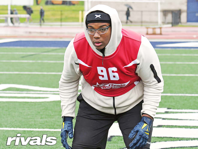 Four-star defensive tackle Deone Walker holds a Michigan Wolverines football recruiting offer. 