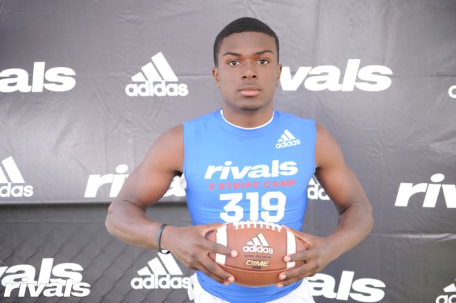 2022 dual-threat quarterback Dontrell Jackson Jr. holds an offer from Illinois.  