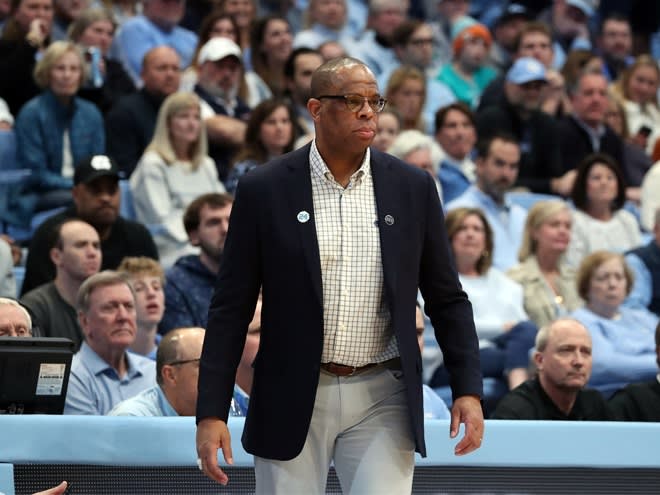 UNC Coach Hubert Davis'team struggled against Clemson's zone on Tuesday night at the Smith Center.