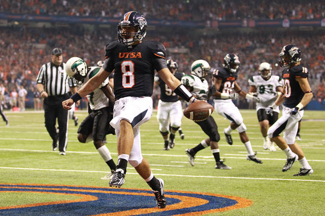 Eric Soza celebrates after scoring the first touchdown in the history of UTSA football on September 3, 2011.