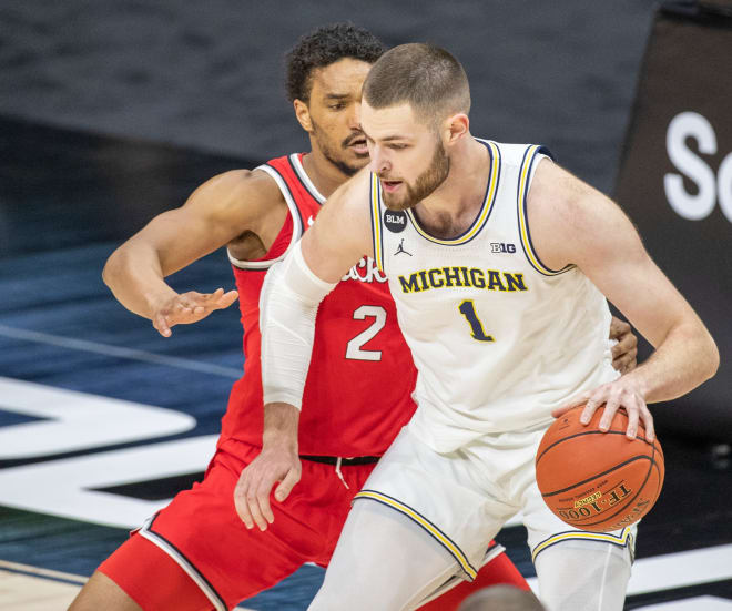 Michigan Wolverines basketball freshman center Hunter Dickinson was a second-team All-American in 2020-21.
