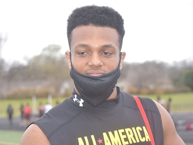 Arlington (Texas) Martin defensive end and Notre Dame Fighting Irish football recruiting target Ernest “RJ” Cooper