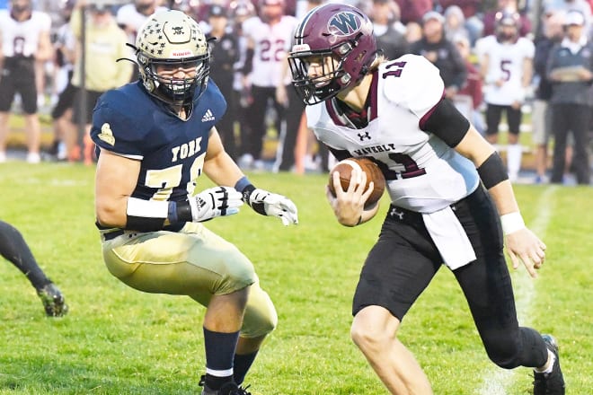 Waverly senior QB Nolan Maahs (11) led his unbeaten team past York on Friday night, keeping the Vikings smack dab in the middle of a crazy tight Class B top five.