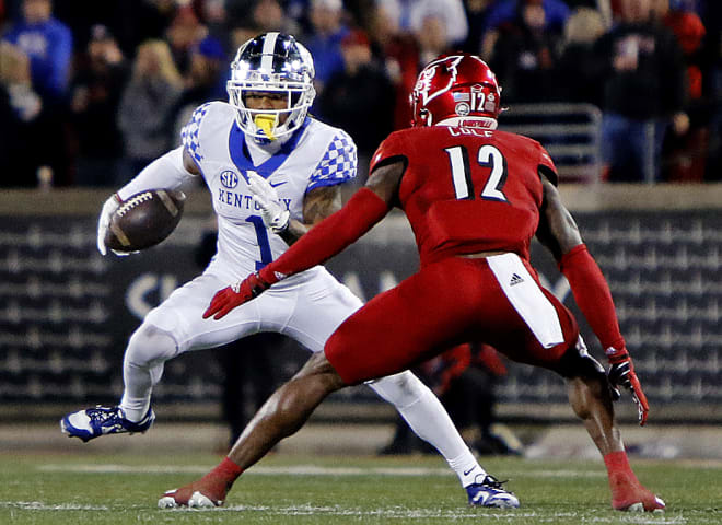 Kentucky wide receiver Wan'Dale Robinson eluded a Louisville defender in Saturday's Governor's Cup game.