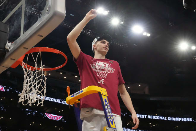 Alabama Crimson Tide forward Grant Nelson (2) cuts the net after defeating the Clemson Tigers in the finals of the West Regional of the 2024 NCAA Tournament at Crypto.com Arena. | Photo: Kirby Lee-USA TODAY Sports