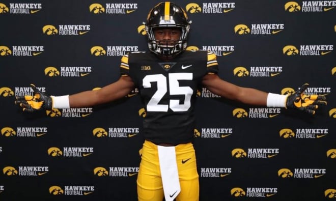 Cornerback Jermari Harris committed to the Iowa Hawkeyes today.