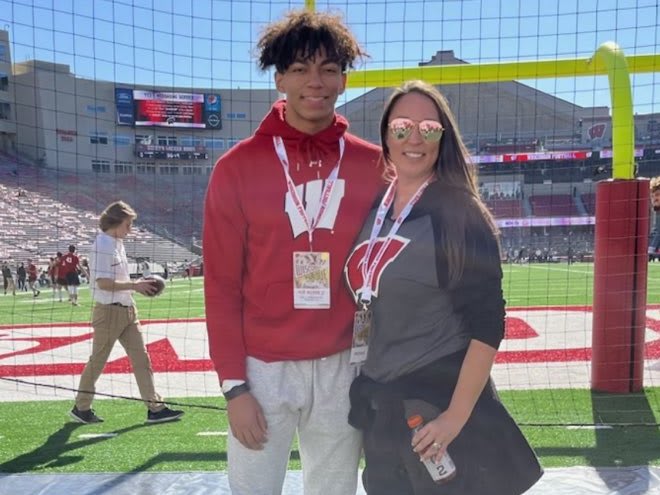 Wisconsin offered 2024 in-state tight end Robert Booker on Saturday. 