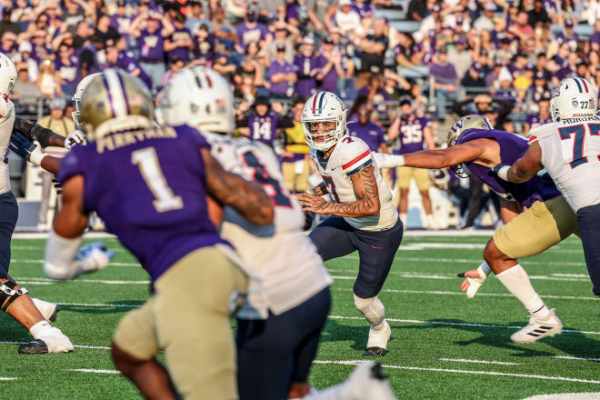 Quarterback Jayden de Laura's stellar first season at Arizona continued Saturday against Washington.