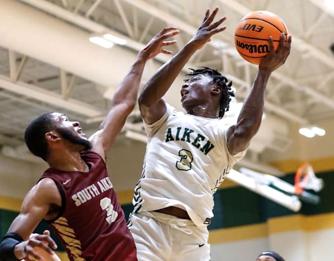 Aiken guard R.J. Felton made his verbal commitment to East Carolina Monday afternoon.