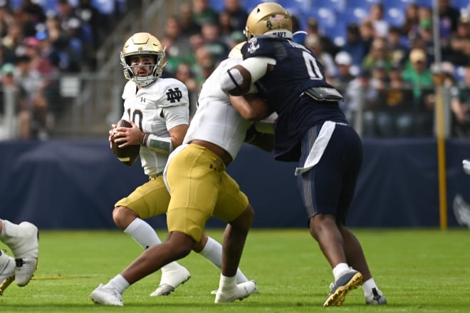 Notre Dame junior quarterback Drew Pyne (ball in hand) had four passing touchdowns in the first half vs. Navy.