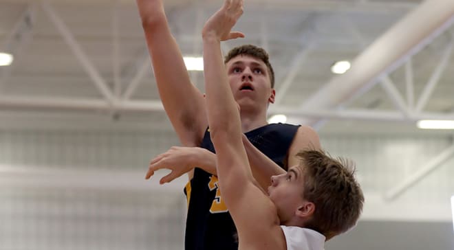 2021 big man Logan Duncomb picked up an offer from the Hawkeyes.