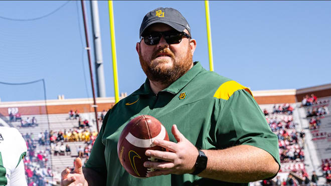 Eric Mateos is reportedly Arkansas' new OL coach.