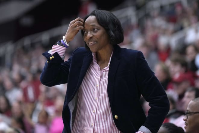 Charmin Smith's extension with the Bears will have her at the helm through the 2028-29 season.