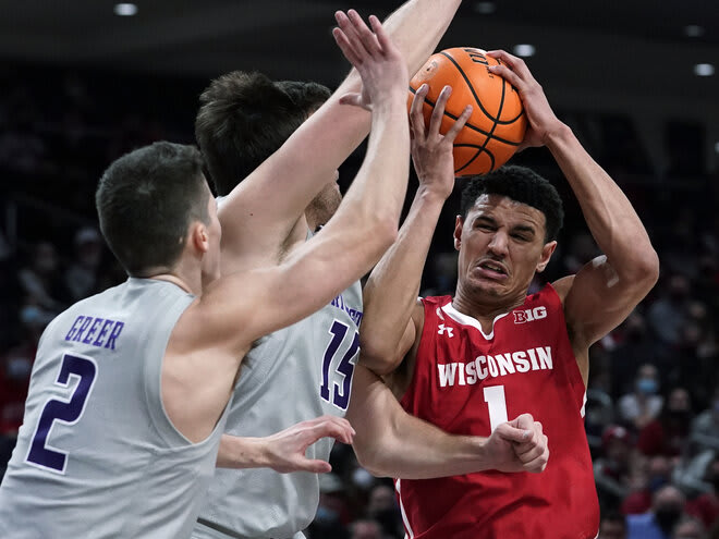 Johnny Davis got bumped around all night and still scored a game-high 27 points to lead Wisconsin