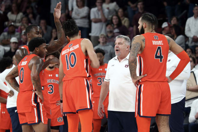 Auburn HC Bruce Pearl talks to his team