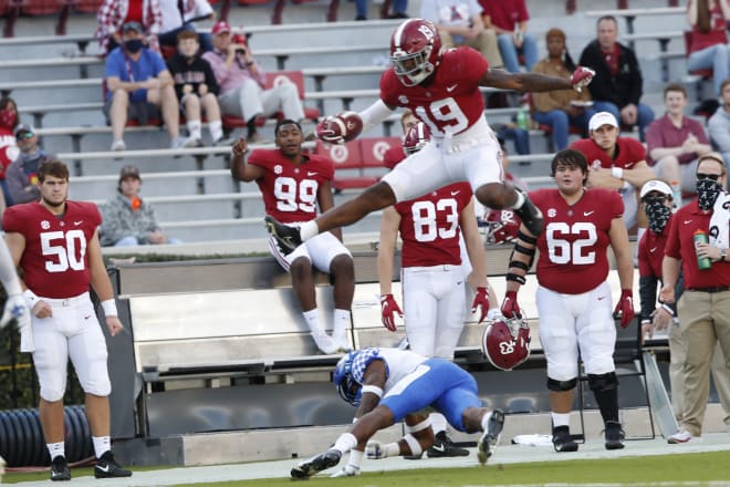 Alabama tight end Jahleel Billingsley hurdles a Kentucky defender. Photo | SEC 