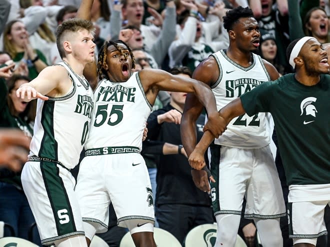 Michigan State's Coen Carr, center, Jaxon Kohler, left, Mady Sissoko and Tre Holloman, far right, react to Malik Hall's dunk against Minnesota.