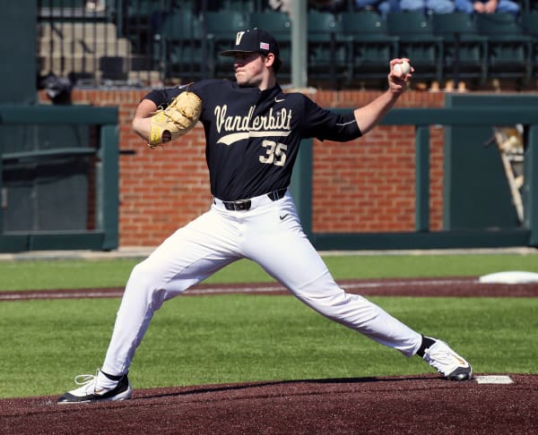 Giants draft Vanderbilt outfielder Bryan Reynolds with 59th pick