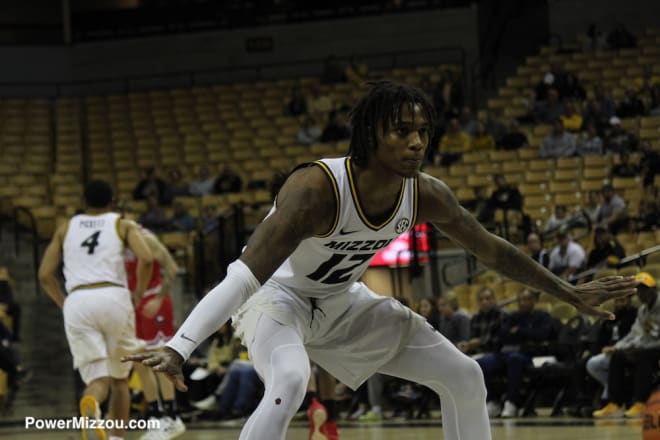 DaJuan Gordon and Missouri struggled to stay in front of the Tennessee guards in an 80-61 loss.