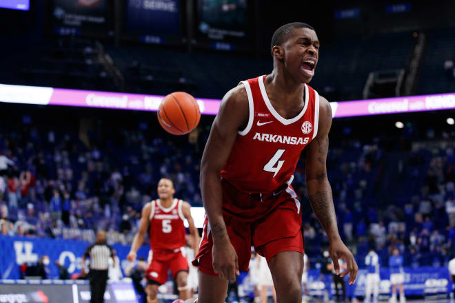 Jalen Tate S Free Throws Davonte Davis Steal Help Arkansas Razorbacks Beat Kentucky Wildcats 81 80 At Rupp Arena