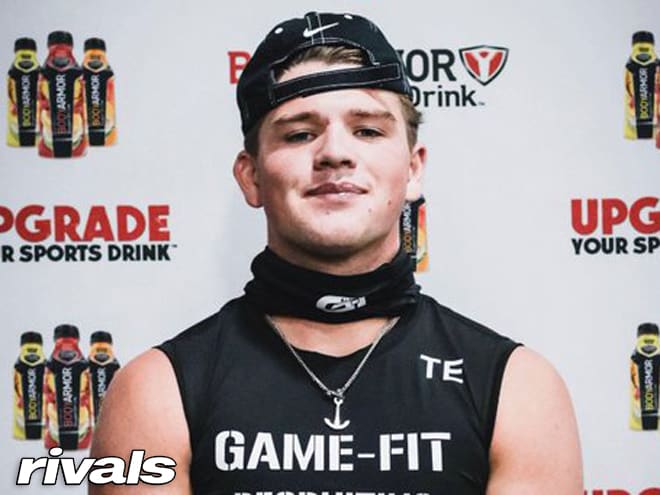 California tight end Walker Lyons holds a Michigan Wolverines football recruiting offer from Jim Harbaugh.