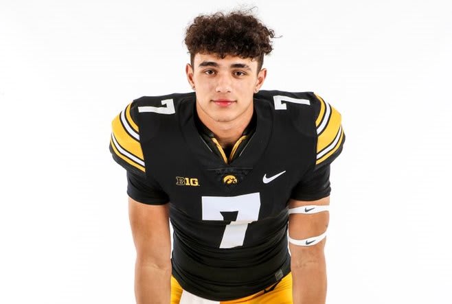 Wide receiver Arland Bruce committed to the Iowa Hawkeyes today.